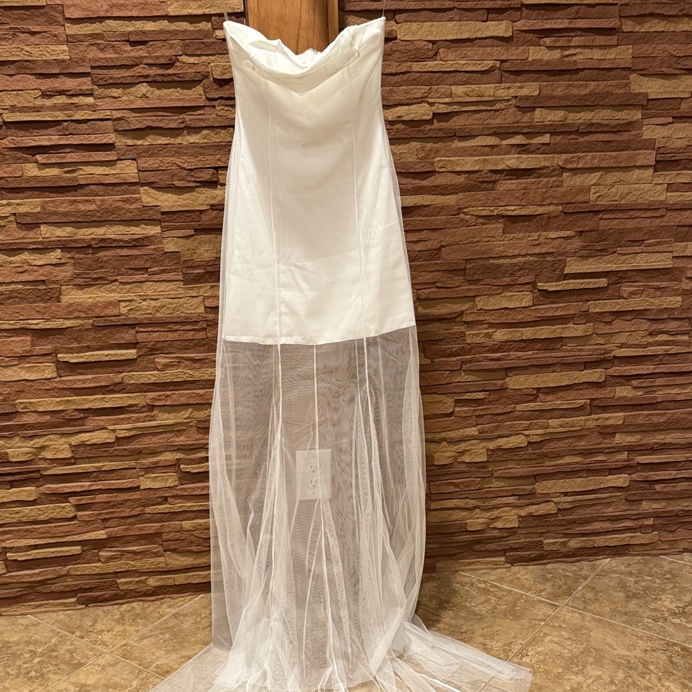 BNWNT Elegant Strapless White Dress